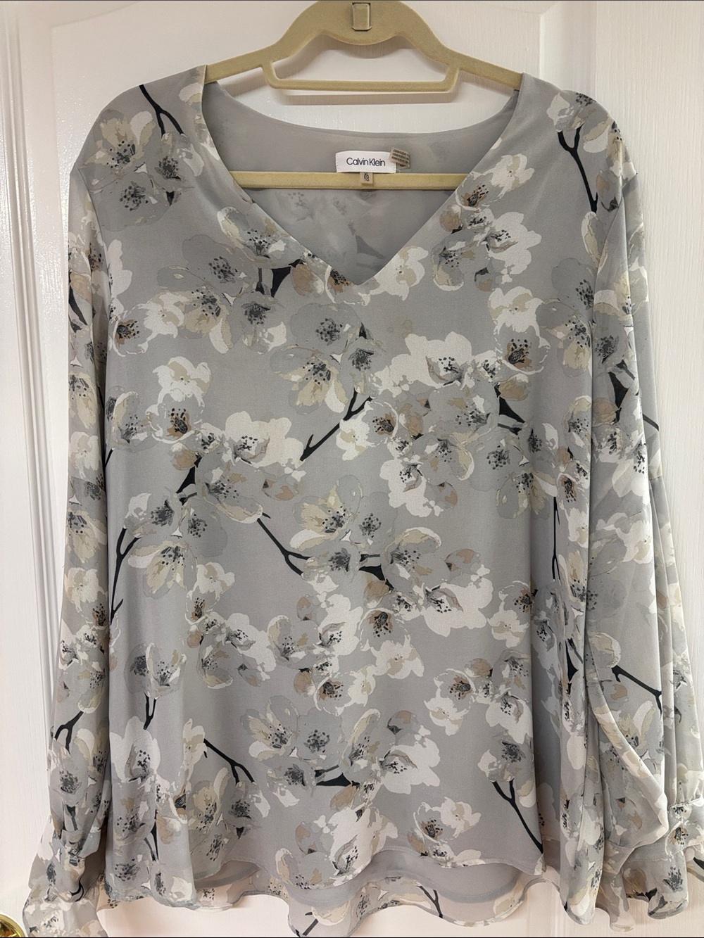 Calvin Klein Gray Floral V-Neck Long Sleeve Blouse
